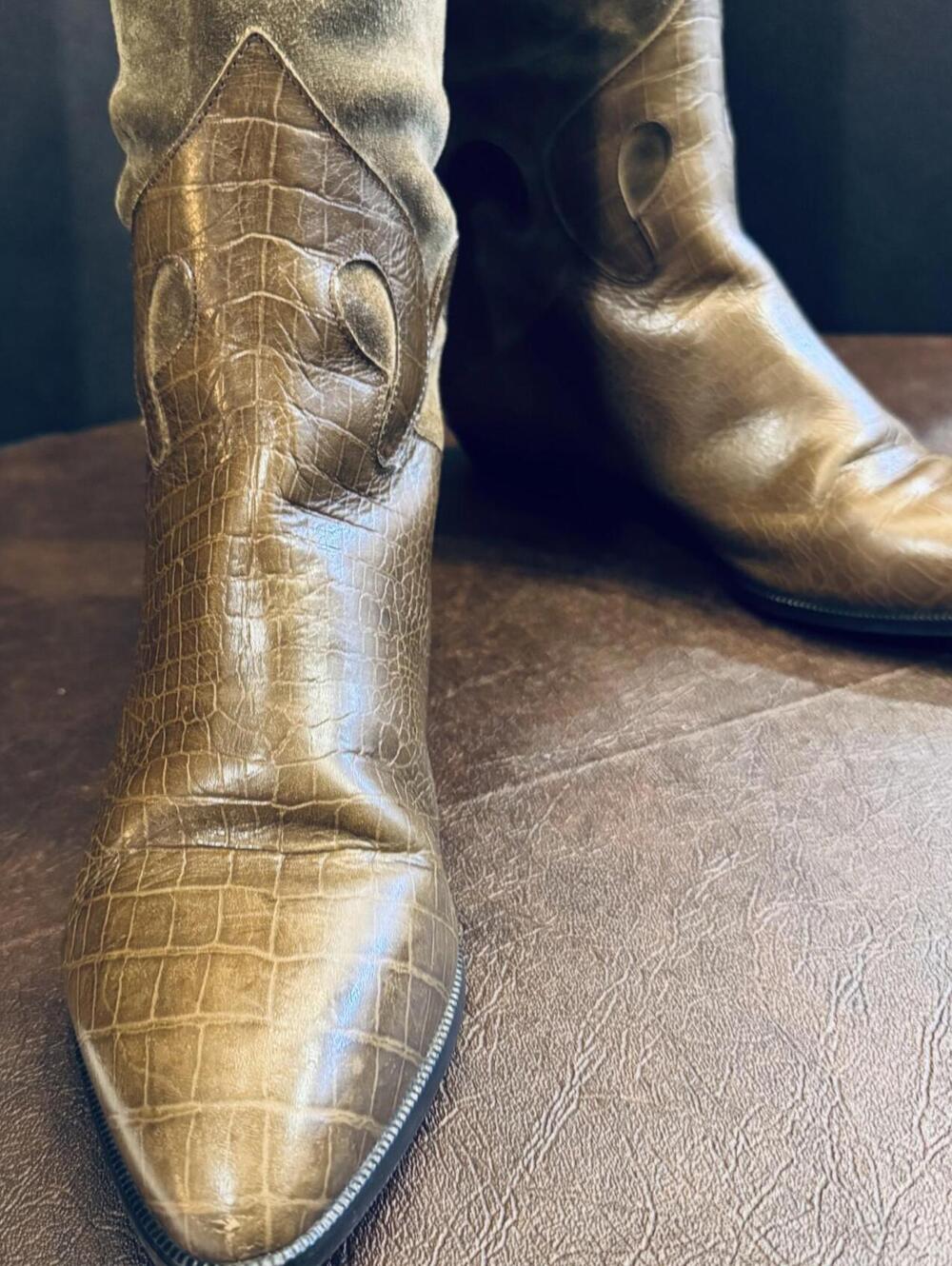 VTG Bandolino 9.5M Suede /Faux Crock Leather Pull on Boots. Made in Italy. RARE